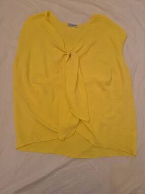 cha cha vente Yellow Tie-Front Sleeveless Camisole